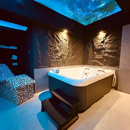 Mozaik & - Modern 4-star With Exclusive Private Wellness In The Center - Sauna, Jacuzzi, Turkish Bath - Free Parking, Wi-fi - & Apartment