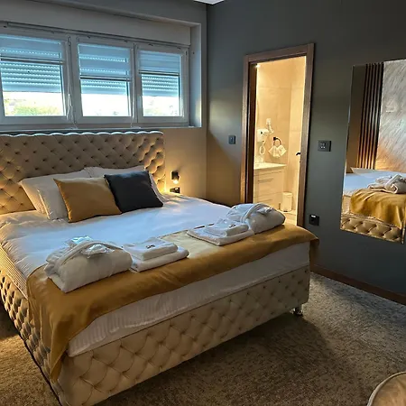 Apartment Mozaik & - Modern 4-star With Exclusive Private Wellness In The Center - Sauna, Jacuzzi, Turkish Bath - Free Parking, Wi-fi - &
